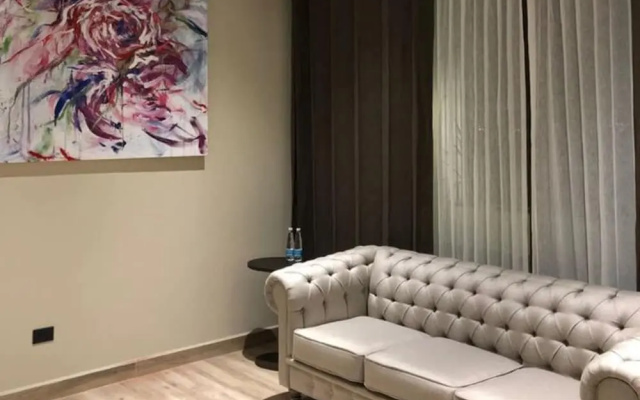 Hotel Bouquet (Adults Only)