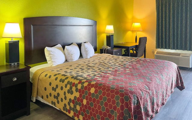 Econo Lodge Inn & Suites Sweetwater I-20