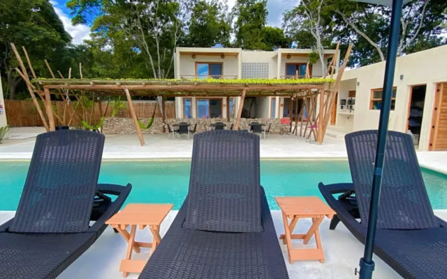 Hotel y Eco-Cabañas Azul María Bacalar