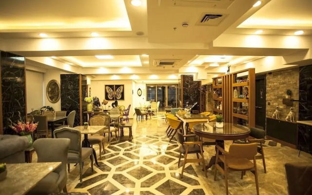Lion Park Suits & Residence