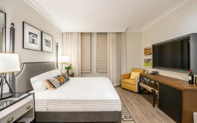 Hotel E