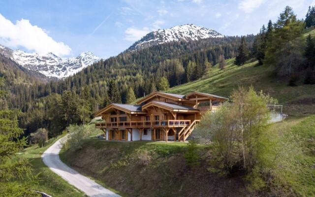 Crystal de Neige Luxury Chalet Spa & Jacuzzi