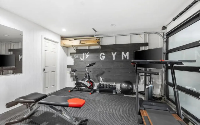 Luxury Clarendon 4-BR Homestay - McVeigh
