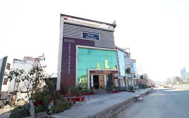 Collection O 7440 Hotel Paradise