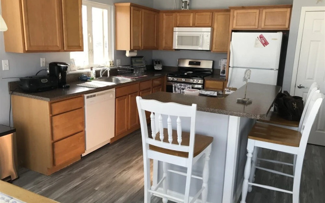 Ww324 West Garfield Avenue, Unit B