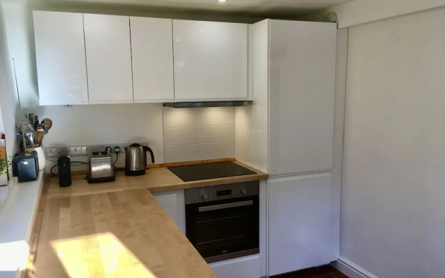 Simple Luxury in Brecon Beacons Village House
