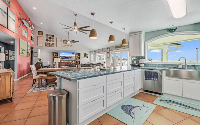 Baydream 4 Bedroom Home by RedAwning