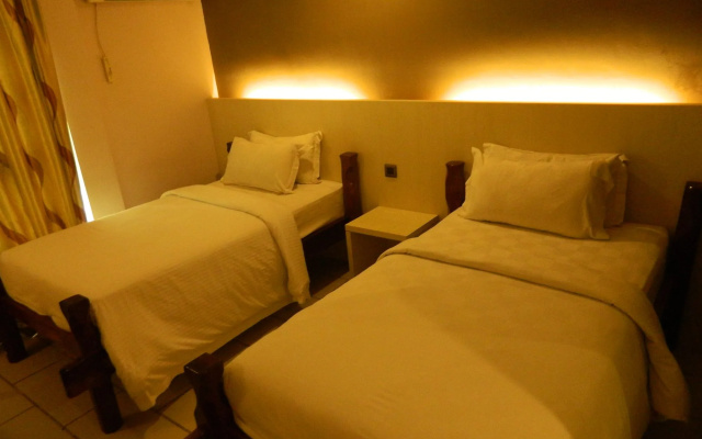 OYO 89411 900 Inn