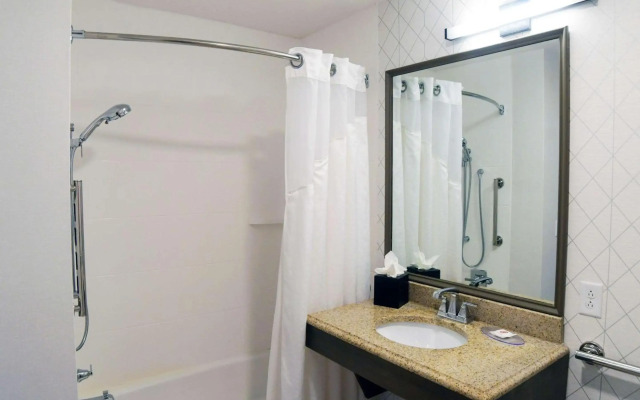 Comfort Inn & Suites NW Milwaukee