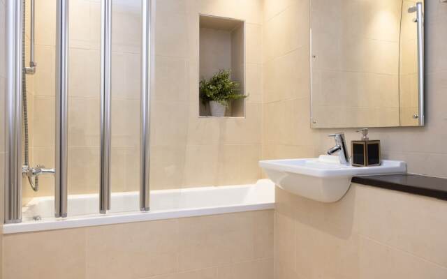 JOIVY 5-star Luxurious George Street Apartment