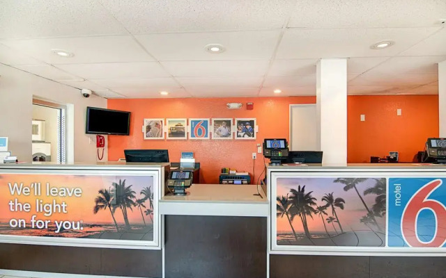 Motel 6 Ventura, CA - Beach