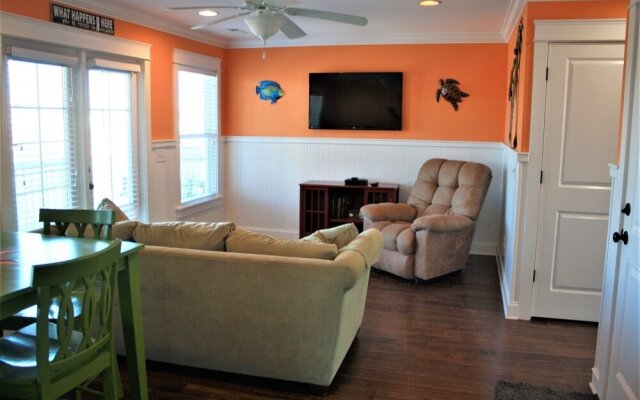 Beach Crew 4 Bedroom Home by RedAwning