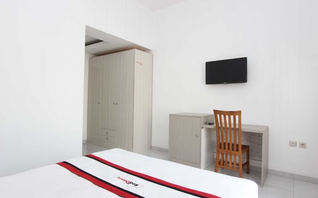 RedDoorz Plus near RS UGM