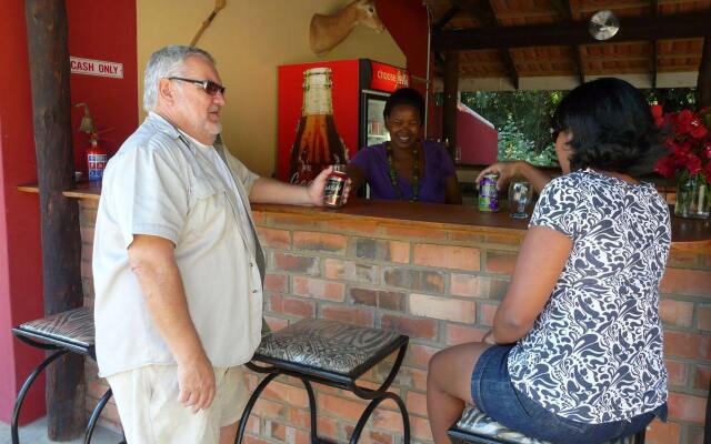 Flamboyant Lodge & Restaurant