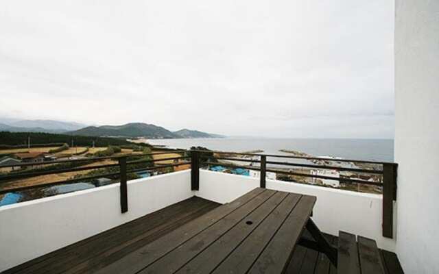 Pohang Hwajin Beach Pension