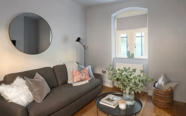 St Catherine s Hospital - Deluxe Apartment