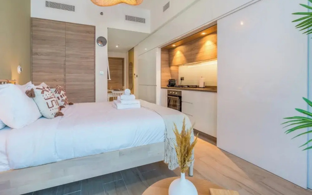 Stunning Apt Marina view with Balcony