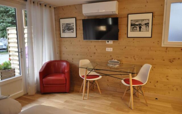 Chalet la Cachette Cyclists Skiers