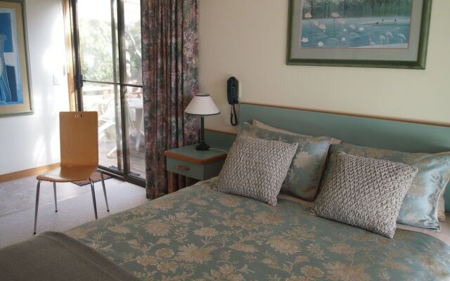Beachside Retreat West Inlet – Guest Rooms – Stanley