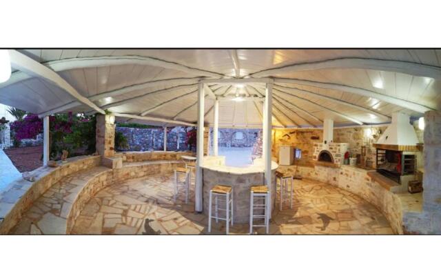 KASTRON AIOLOS 2 at Voutakos Paros