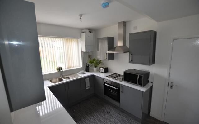 Beautiful 3-bed House in Wolverhampton