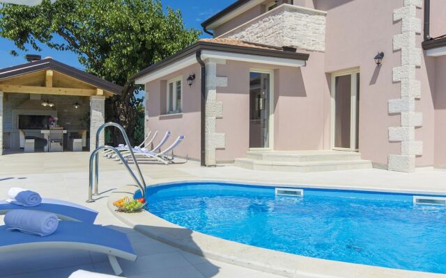 Luxuriously Equipped Villa With Private Pool Offers you an Excellent Vacation