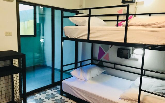 Bodega Phuket Party Hostel - Adults Only