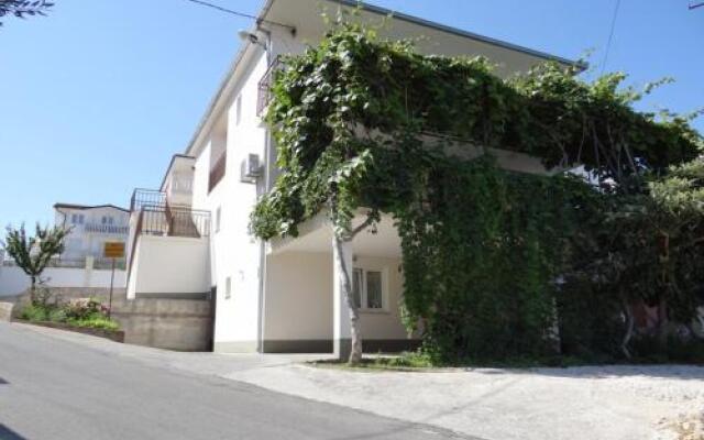 Apartments Mara