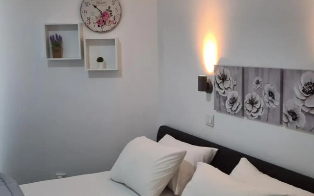 100 AN - Napa Living 16
