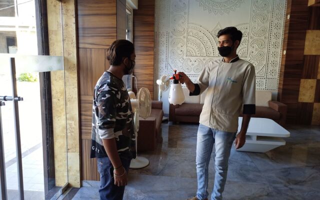Hotel Devkinandan