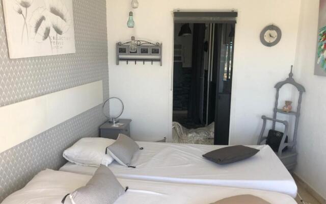 Nice 57 M In A Quiet Residence With Pool