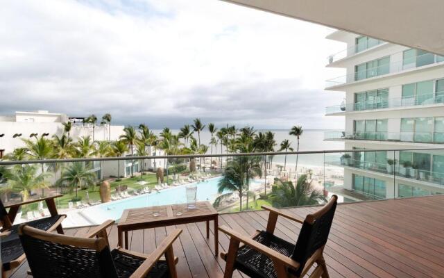 Exquisite 2BR w beach & pool in Puerto Vallarta