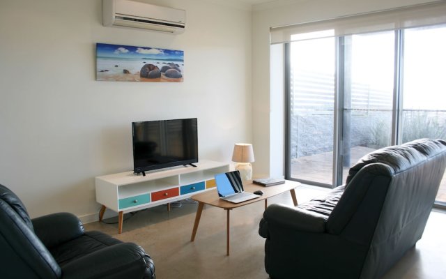 Penneshaw Oceanview Apartments
