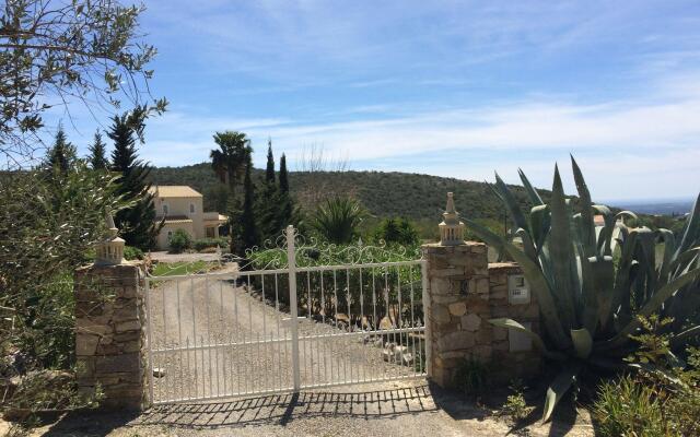 Comfortable detached child-friendly villa with private pool