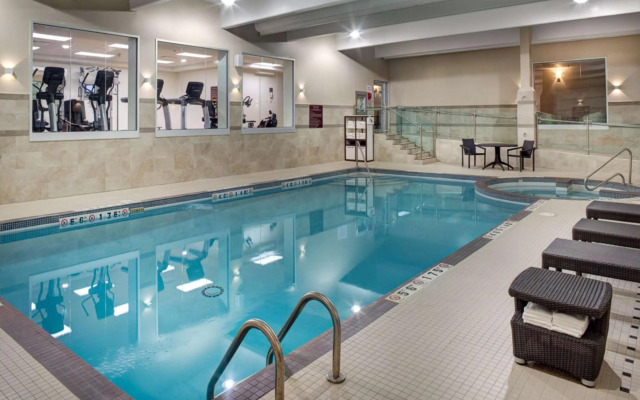 DoubleTree by Hilton Toronto Airport