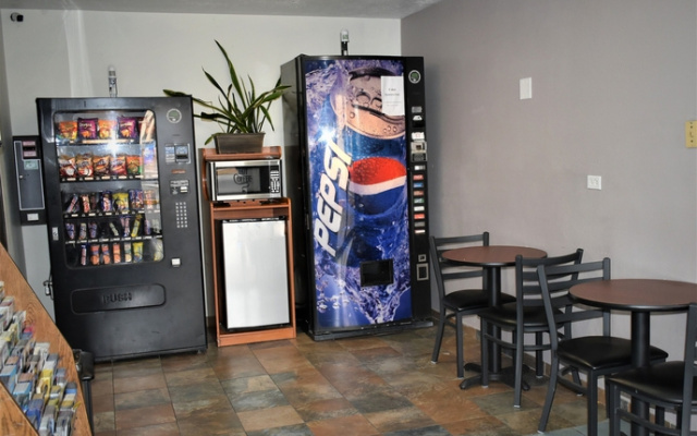 Travelodge by Wyndham Albuquerque East