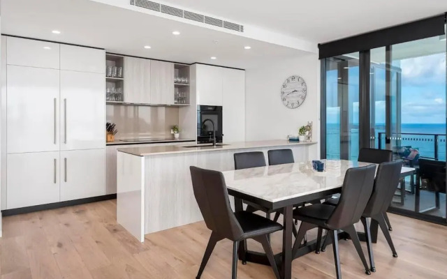 Luxury 3 Bedroom Ocean View Apartment