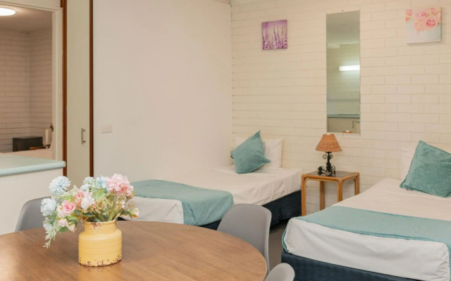 Trickett Gardens Holiday Inn