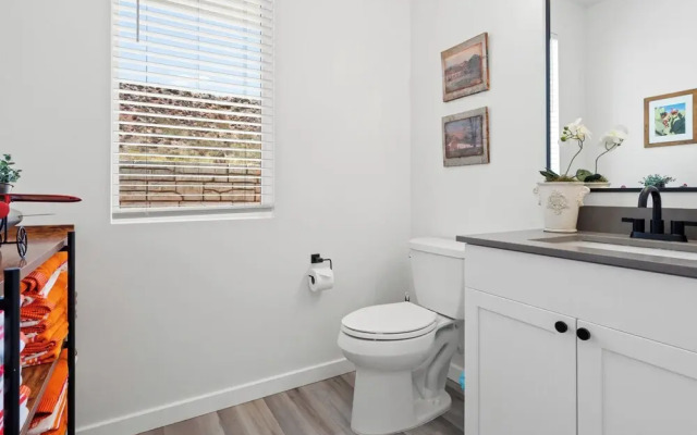 Touch of Class Stunning 5 Bdr!