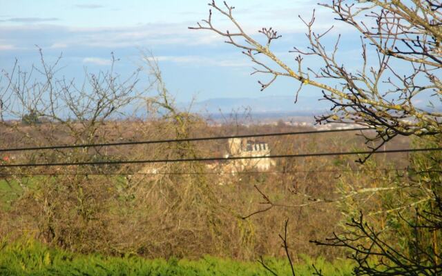 House With 4 Bedrooms in Charnay-lès-mâcon, With Wonderful Mountain Vi