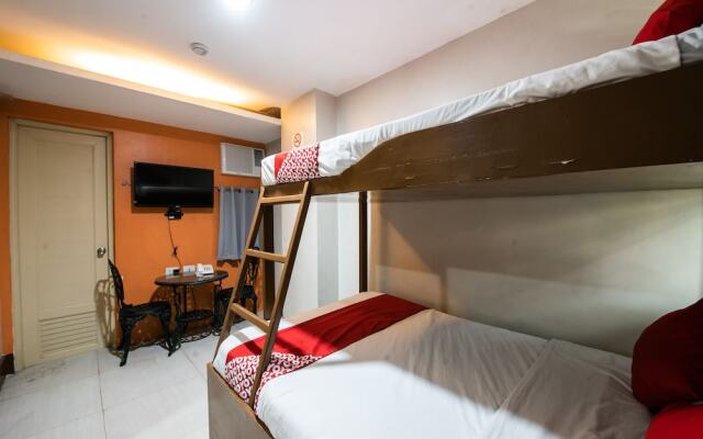 Oyo 475 Pearl Blossom Hotel