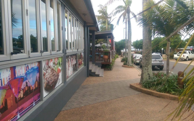 Bargara Beach Hotel Motel