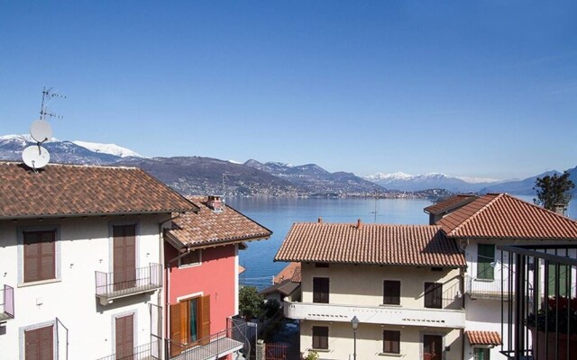 2 Bedroom Apartment near Stresa, Short Walk to Lakeside, Lake Views