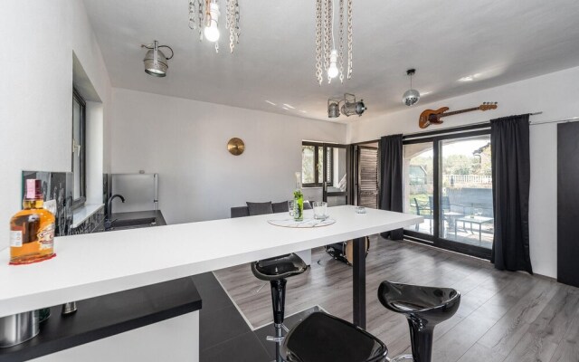 Beautiful Home in Privlaka With Wifi and 4 Bedrooms