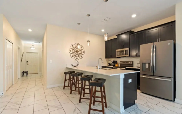 Amazing 5bdr House w Pool -4857