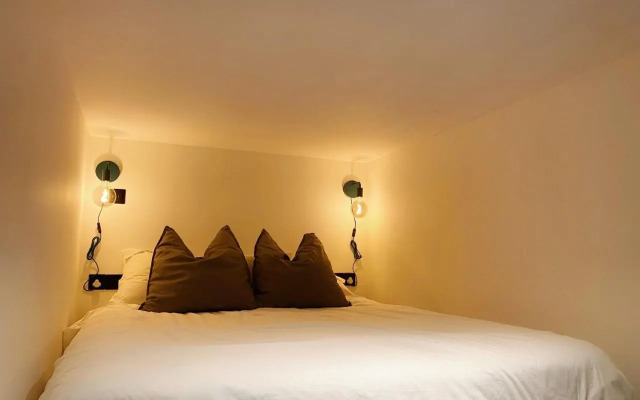 Modern and Bright Three Bed Apartment
