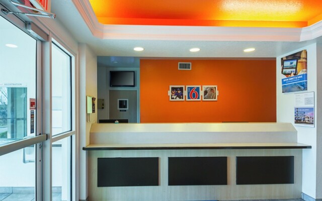 Motel 6