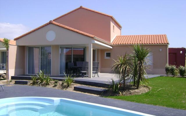 Luxurious villa with dishwasher, only 800 m. from the sea
