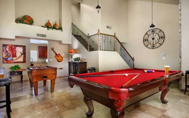 Backyard Playground! Golf Sport Court & Hot Tub!
