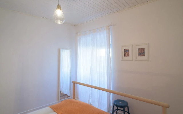 Spacious Alfama Apartment + Free Pickup, By TimeCooler